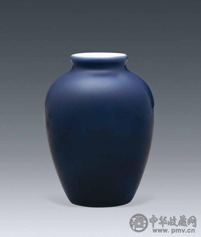 清 祭蓝釉小尊 清 祭蓝釉小尊