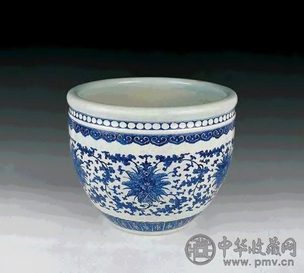 清 青花缠枝纹缸