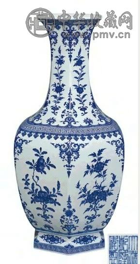 清乾隆 青花折枝花果六方尊