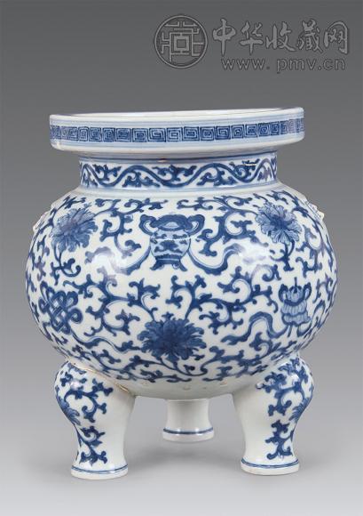 清嘉庆 青花缠枝莲纹杂宝炉