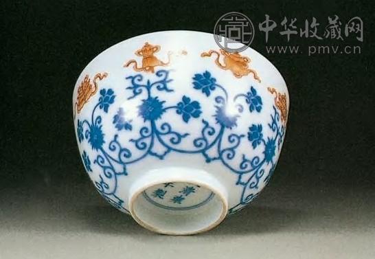 清雍正 青花抹红八宝碗