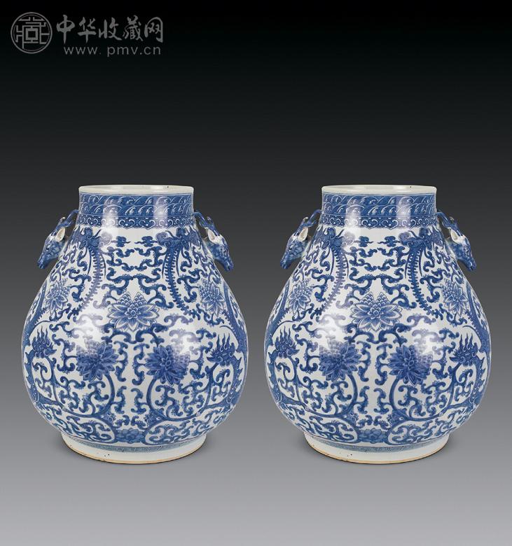 清中期 青花缠枝莲纹鹿头如意尊(1对) 清中期 青花缠枝莲纹鹿头如意尊(1对)