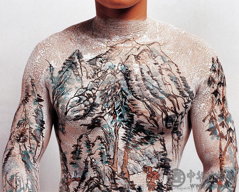 黄岩 1999年作 中国山水纹身二套之二 摄影