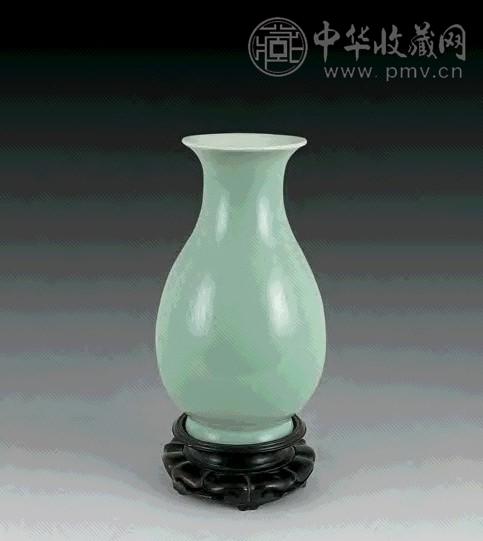 清乾隆 粉青釉琵琶尊