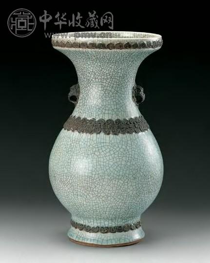 清乾隆 仿哥釉铁花双蒲首尊