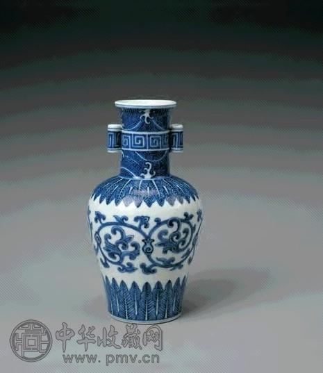 清乾隆 青花缠枝花卉纹铺首尊