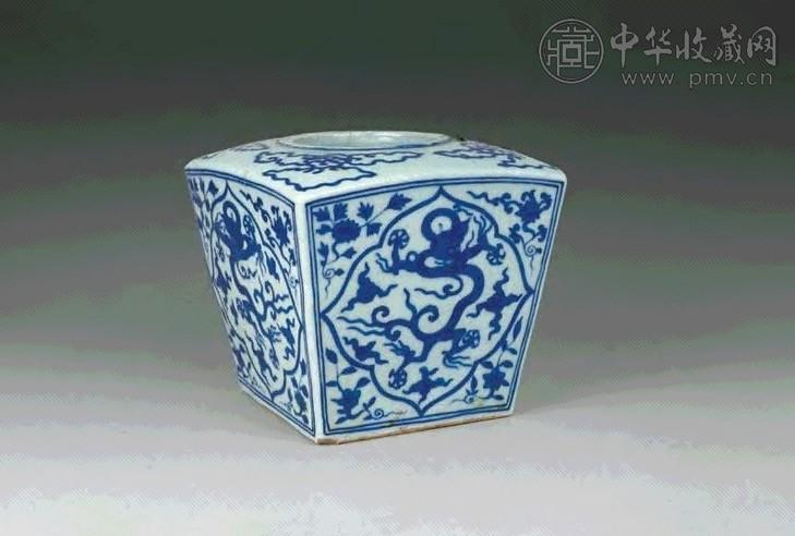 明嘉靖 青花龙纹方罐