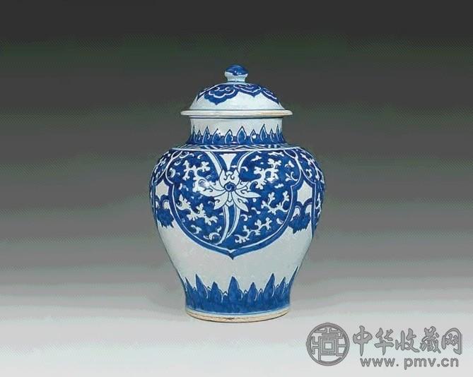 清顺治 青花披肩莲花纹盖罐