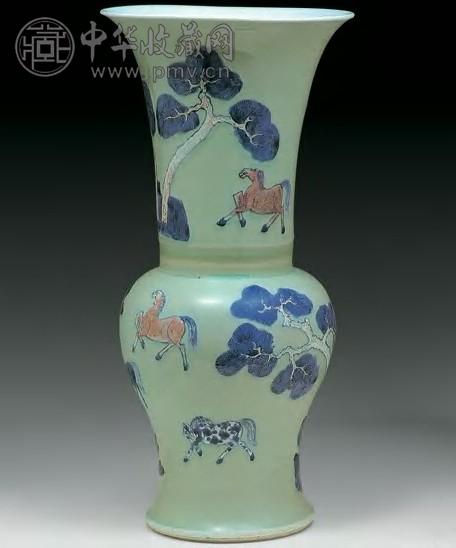 清康熙 豆青地青花加紫八骏图凤尾尊