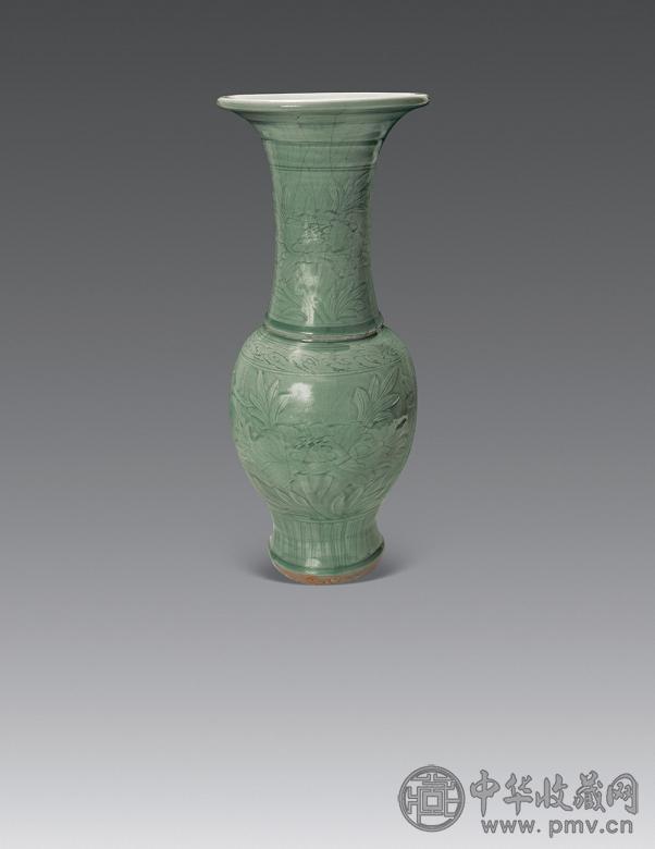 元-明 龙泉青釉开片暗刻花卉凤尾尊