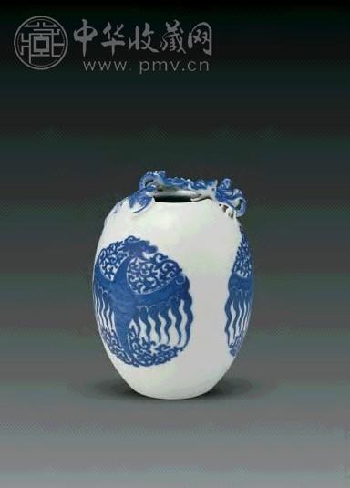 清 青花团凤凸雕螭龙橄榄尊