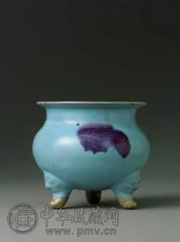 南宋 钧窑天青釉玫瑰紫斑三足炉