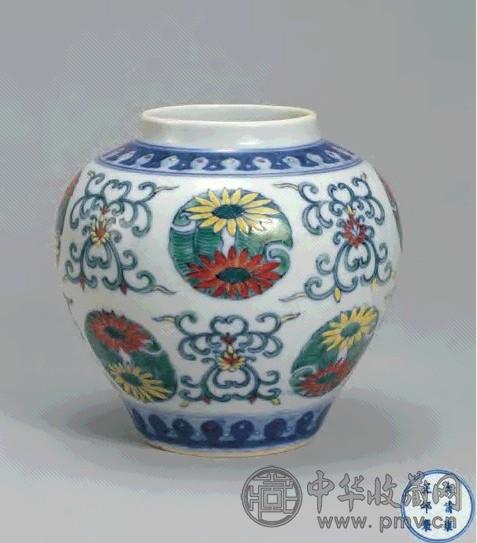 清雍正 斗彩团菊纹罐