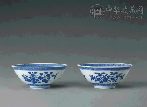 清乾隆 青花瑞果纹碗(1对)
