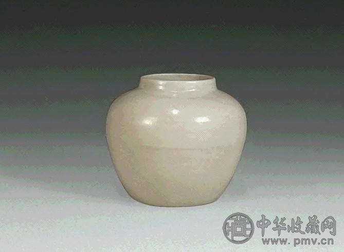 明嘉靖 白釉刻凤纹小罐