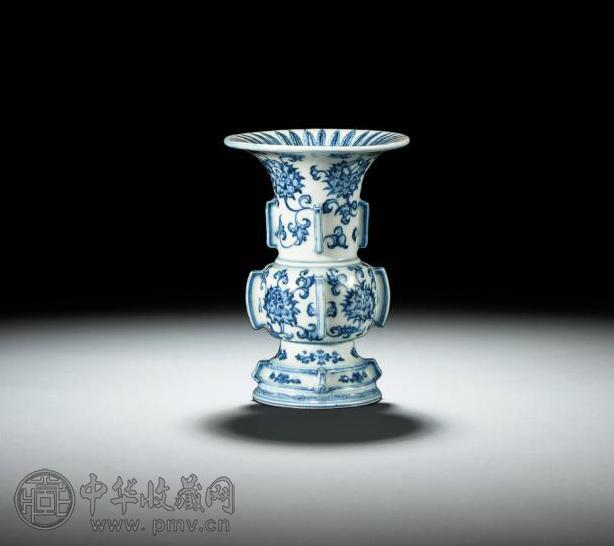 明成化 青花折枝蕃莲“八宝”纹出戟觚