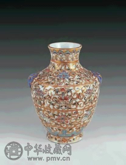 清道光 粉彩花卉兽耳尊