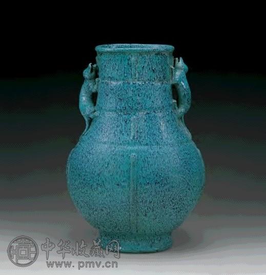 清乾隆 官窑炉钧釉出戟兽耳尊