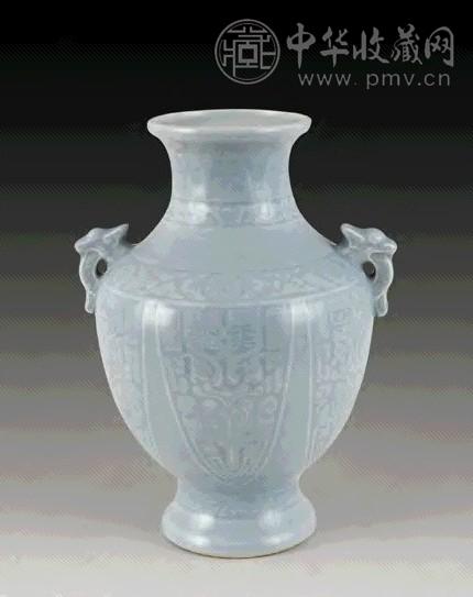 清 天青釉夔龙纹兽耳尊