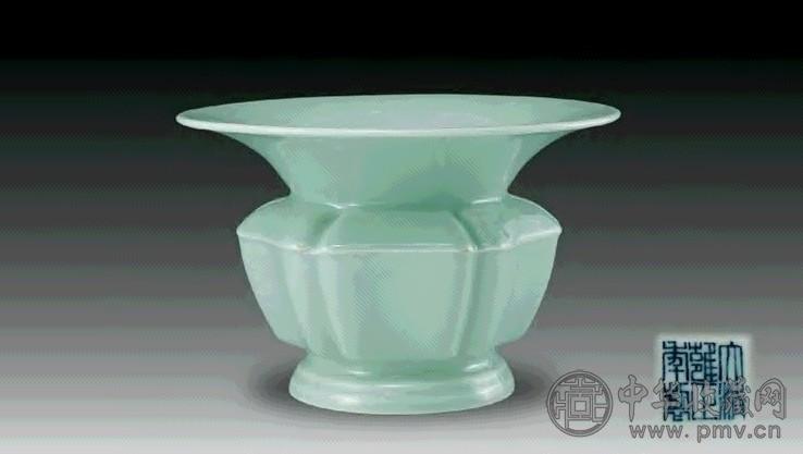 民国 粉青釉倭角尊