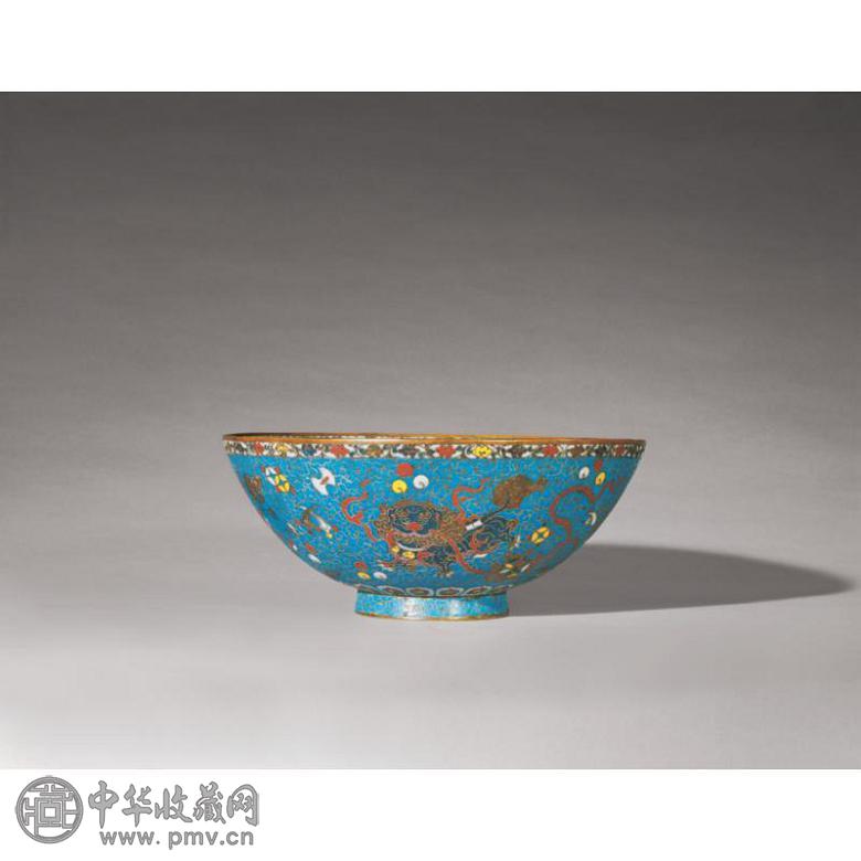 明万历 铜胎掐丝琺瑯“佛头戏球”图碗