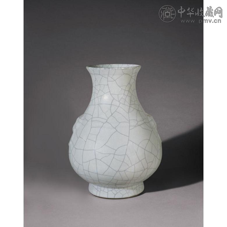 清雍正 仿哥釉双铺兽首弦纹壶