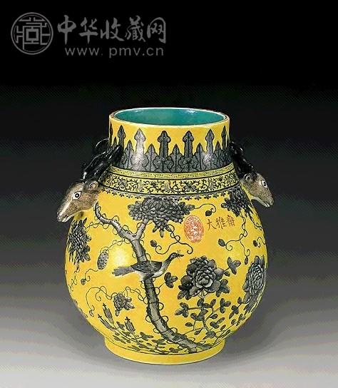 清 大雅斋黄地墨彩花鸟纹鹿头尊