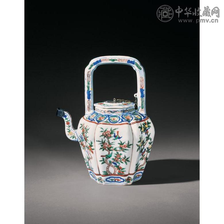 明万历 五彩“花果锦鸟”图瓜棱提樑盖壶