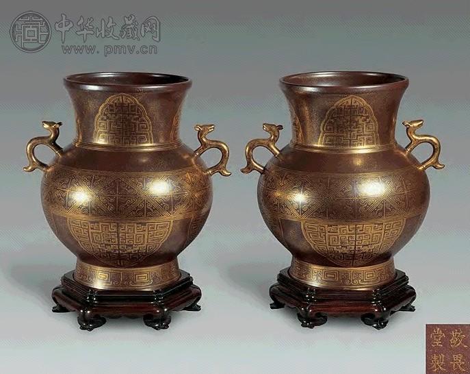 清乾隆 仿青铜器古铜彩描金鹿耳尊(1对)
