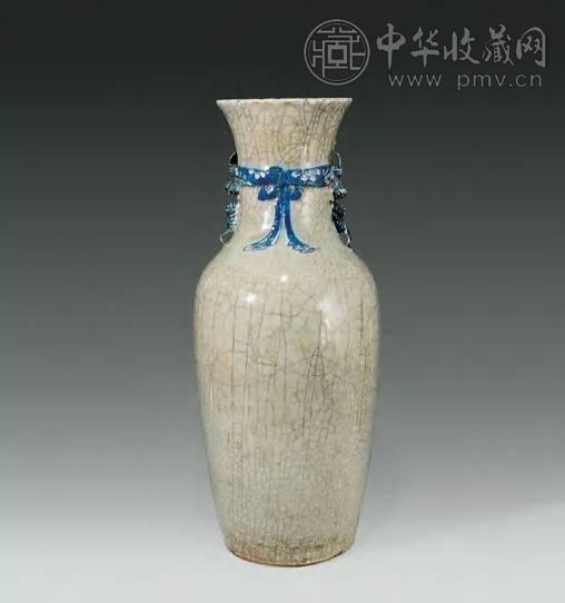 清中期 哥釉加青花花口大瓶