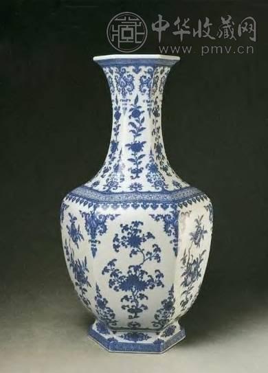 清乾隆 青花折枝花果纹六方大瓶