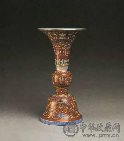 清乾隆 珊瑚红地粉彩八吉祥纹花觚