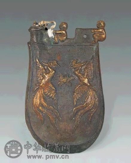 辽 银镏金双凤牡丹刻花皮襄壶