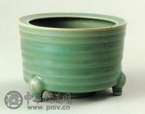 南宋 龙泉窑双弦纹三足炉