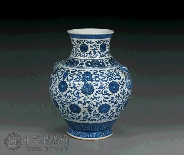 清 青花莲托八宝纹兽耳尊