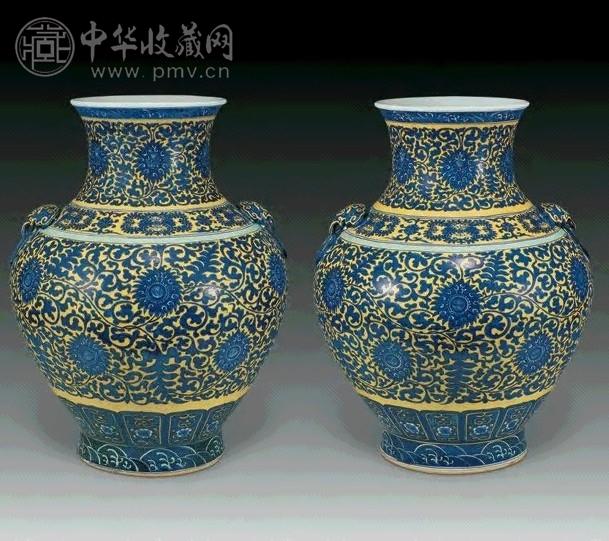 清光绪 黄地青花缠枝莲纹兽耳尊(1对)