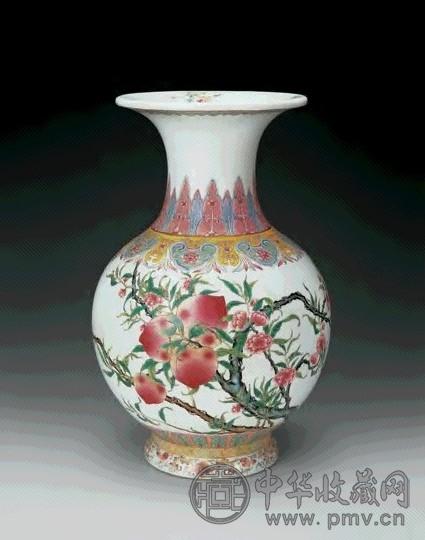 民国 粉彩九桃纹石榴尊