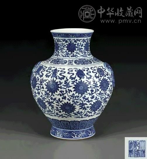 清乾隆 青花缠枝莲铺耳尊