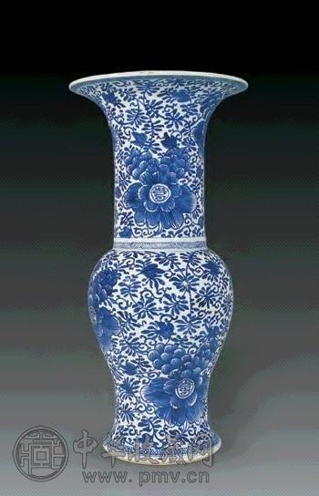 康熙 青花牡丹纹凤尾尊