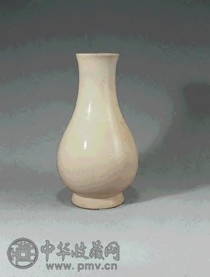 清雍正 白釉暗刻夔龙纹尊