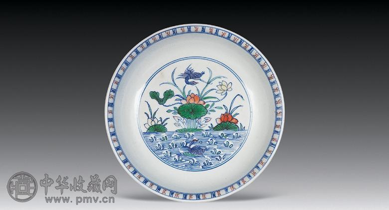 清雍正 斗彩鸳鸯荷池纹盘