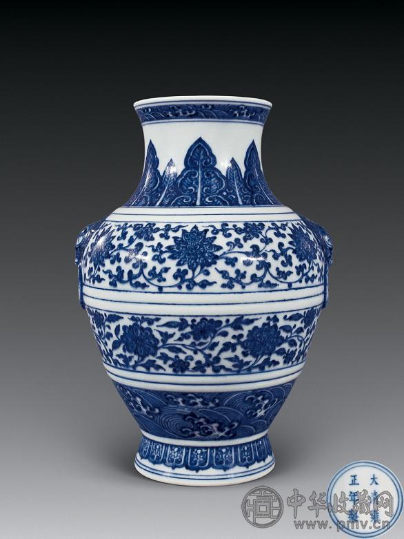 清雍正 青花缠枝莲纹铺首尊