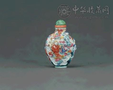 清 粉彩雕神仙人物图鼻烟壶