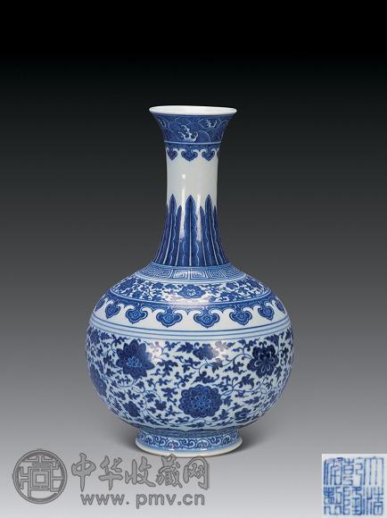 清乾隆 青花缠枝莲纹赏瓶