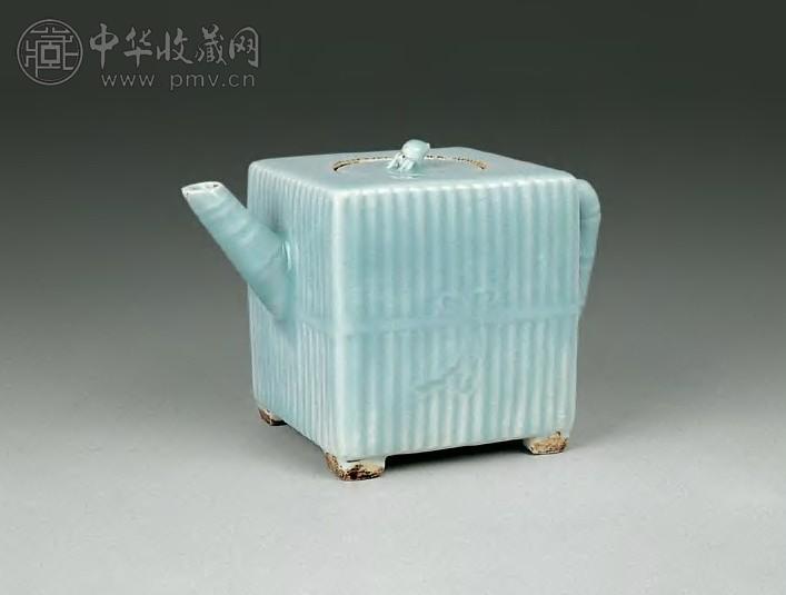 清乾隆 豆青竹纹方壶