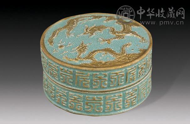 清乾隆 松石地堆塑双龙戏珠印盒