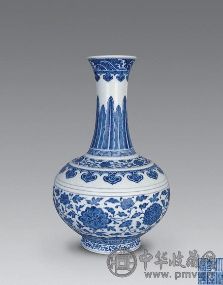 清乾隆 青花缠枝花卉赏瓶