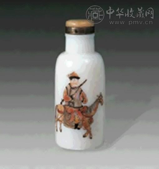 清 料胎画珐琅人物烟壶