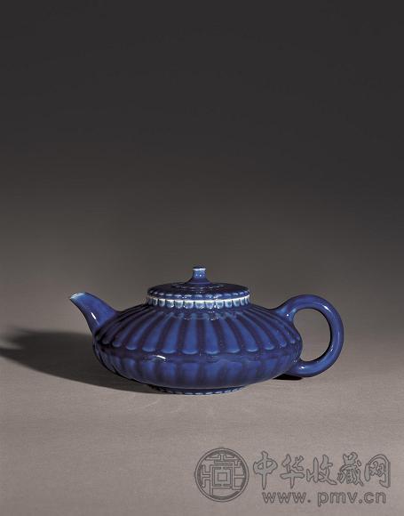 清雍正 霁蓝釉菊瓣形花壶