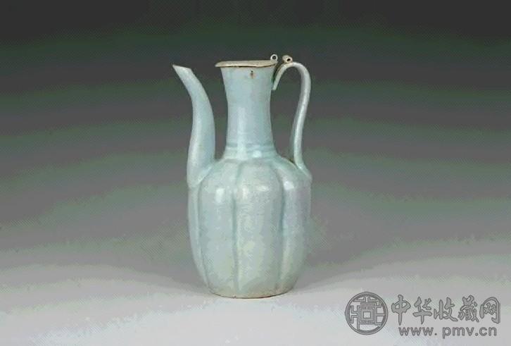 宋 影青瓜棱带盖执壶